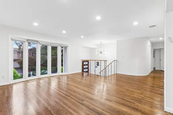1114 Fordham LN, Woodmere, NY 11598