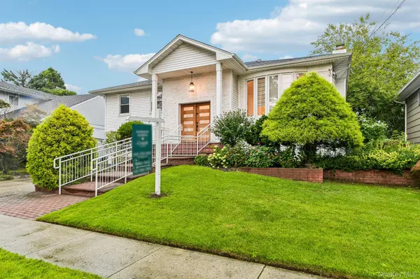 1114 Fordham LN, Woodmere, NY 11598