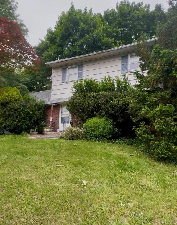 6 E Park CT, Old Bethpage, NY 11804