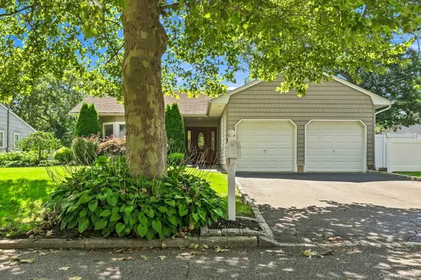8 Marlan CT, Smithtown, NY 11787