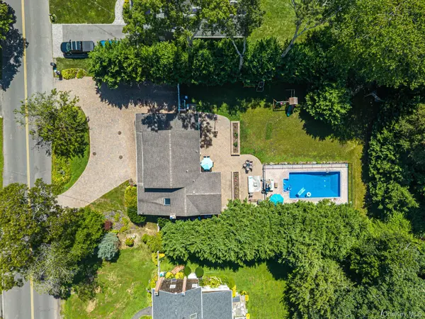 136 Vanderbilt BLVD, Oakdale, NY 11769