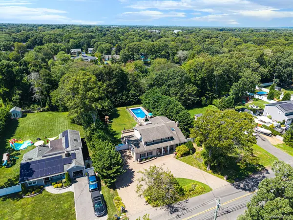 136 Vanderbilt BLVD, Oakdale, NY 11769