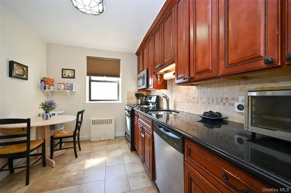 36-44 172 ST #93, Flushing, NY 11358