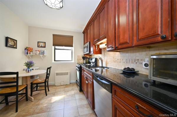 36-44 172 ST #93, Flushing, NY 11358