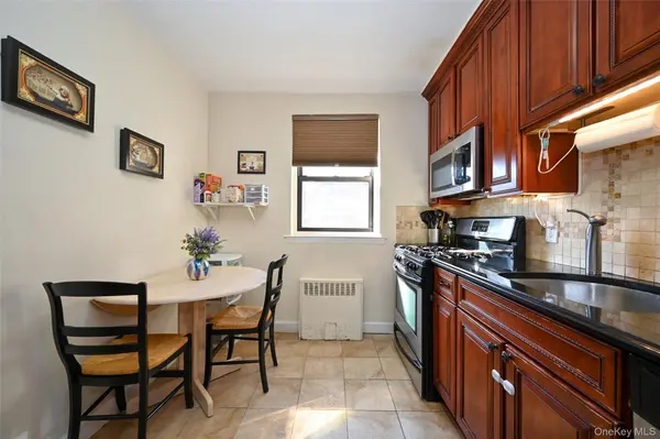 36-44 172 ST #93, Flushing, NY 11358