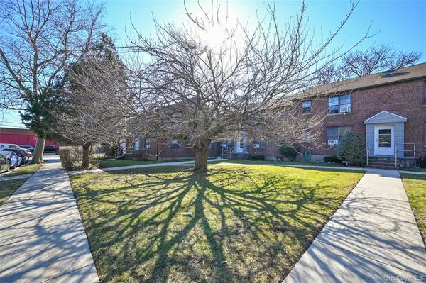 36-44 172 ST #93, Flushing, NY 11358