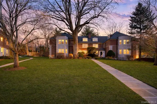 3 Sentry PL #2A, Scarsdale, NY 10583