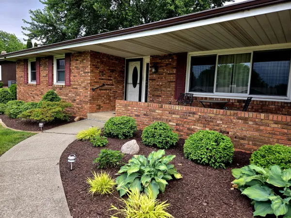142 Curtis DR, Valparaiso, IN 46383