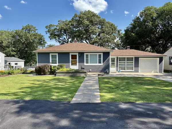 1023 Riverlane DR, Lake Station, IN 46405