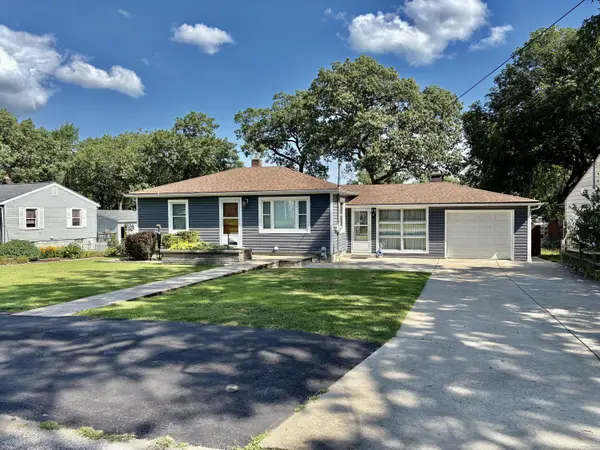 1023 Riverlane DR, Lake Station, IN 46405