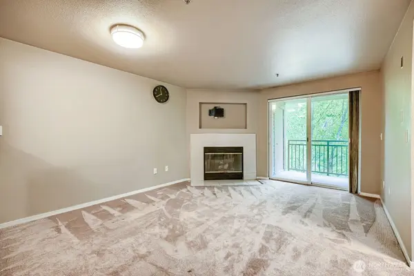 8745 Greenwood AVE N #409, Seattle, WA 98103