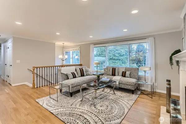 18927 SE 42nd PL, Issaquah, WA 98027