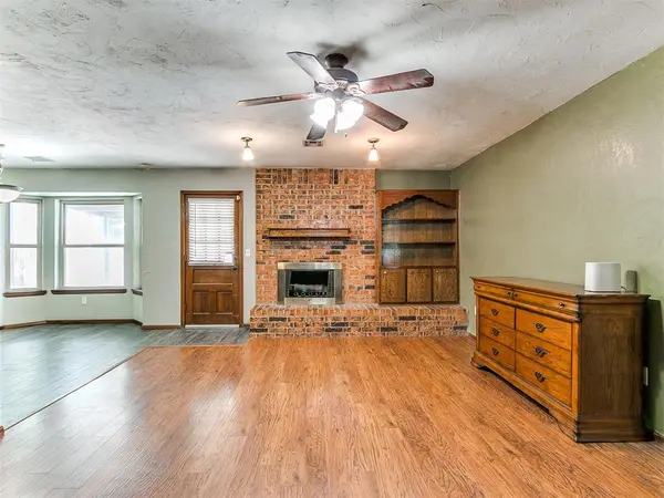 1506 Glenwood DR, Moore, OK 73160