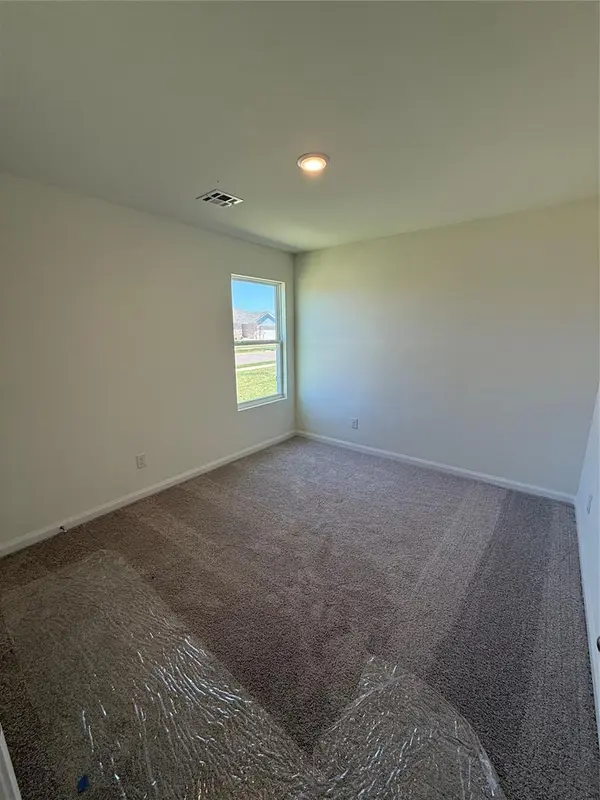 1205 E Stallion LN, Mustang, OK 73064