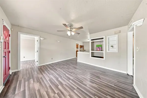 1405 Carlisle CT, The Village, OK 73120