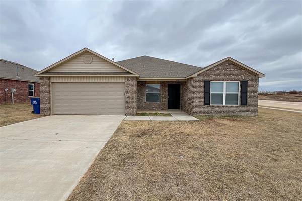 4301 Driftwood DR, Harrah, OK 73045