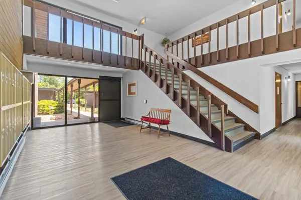 1699 ALCAN DR #210, Menasha, WI 54952
