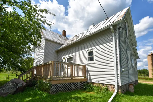 N6221 32ND AVE, Fremont, WI 54940-8603