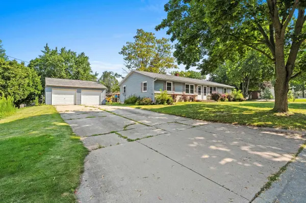 2255 DEER TRL, Green Bay, WI 54302-4470
