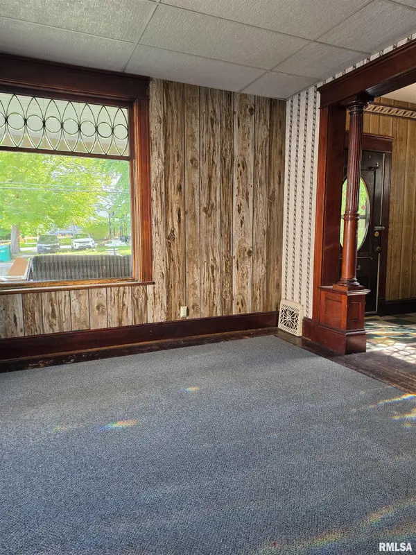 271 W NORTH ST, Galesburg, IL 61401