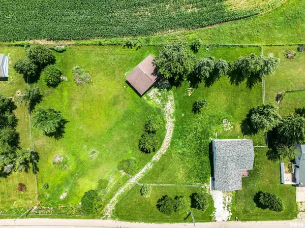 113 HILLCREST DR, Biggsville, IL 61418