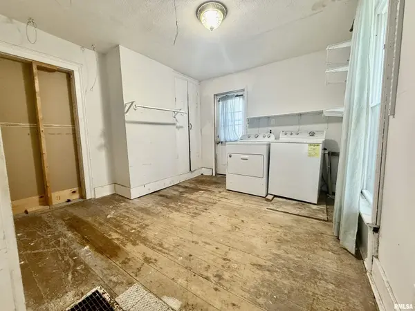 105 Constant ST, Dawson, IL 62520
