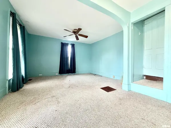 105 Constant ST, Dawson, IL 62520