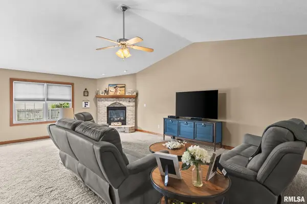 525 PLEASANT CT, Chatham, IL 62629