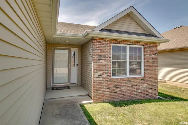2909 Sandy LN, Springfield, IL 62711