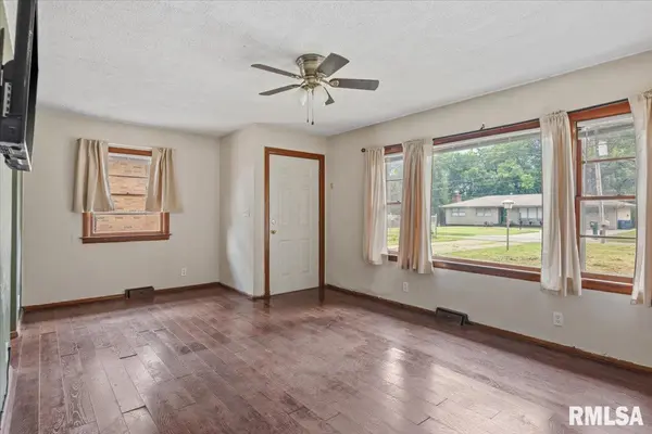 1601 W Enos AVE, Springfield, IL 62702