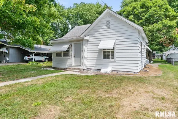 512 S STATE ST, Divernon, IL 62530