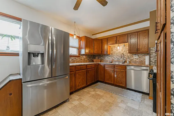 229 Welch DR, Lincoln, IL 62656