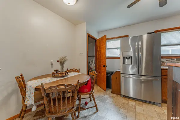 229 Welch DR, Lincoln, IL 62656