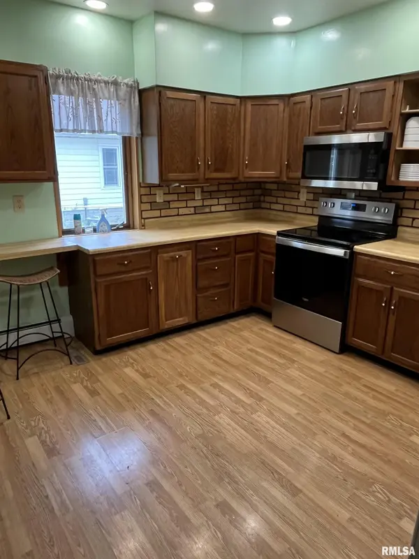 916 4TH ST, Lincoln, IL 62656-5367