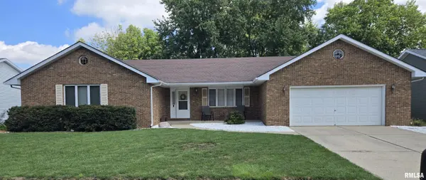 1808 Hunter Ridge DR, Springfield, IL 62704