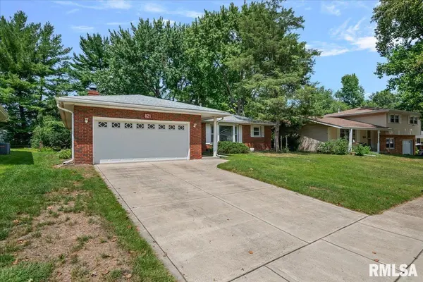 821 ROANOKE DR, Springfield, IL 62702