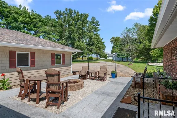 1747 OLD AIRPORT RD, Jacksonville, IL 62650