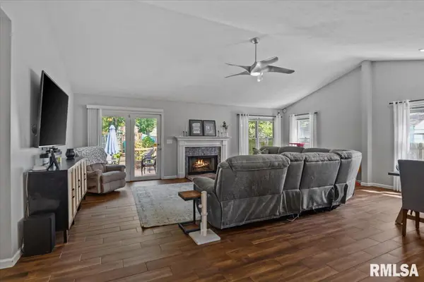 1204 Sherwood Eddy DR, Jacksonville, IL 62650