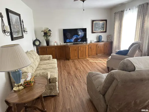 620 Blackhills DR, Taylorville, IL 62568