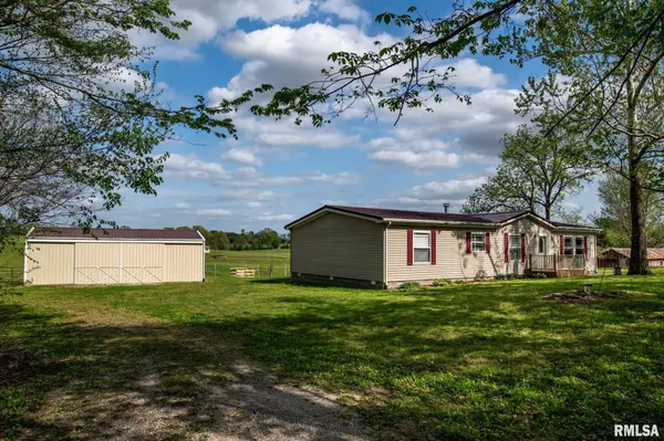 1645 Indian Point RD, Vienna, IL 62995