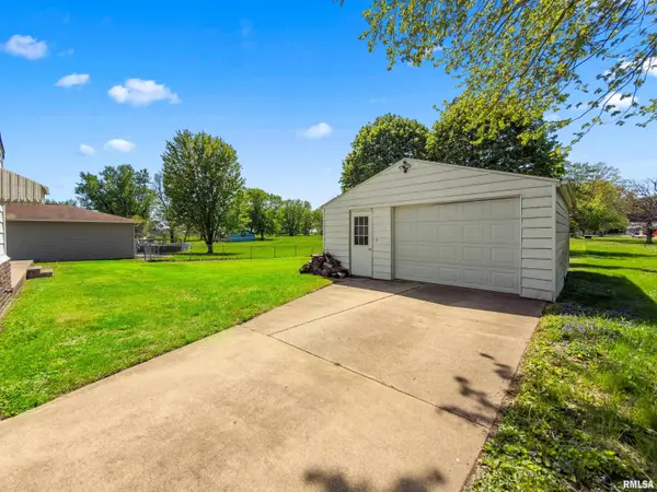 10 S 20TH AVE, Canton, IL 61520