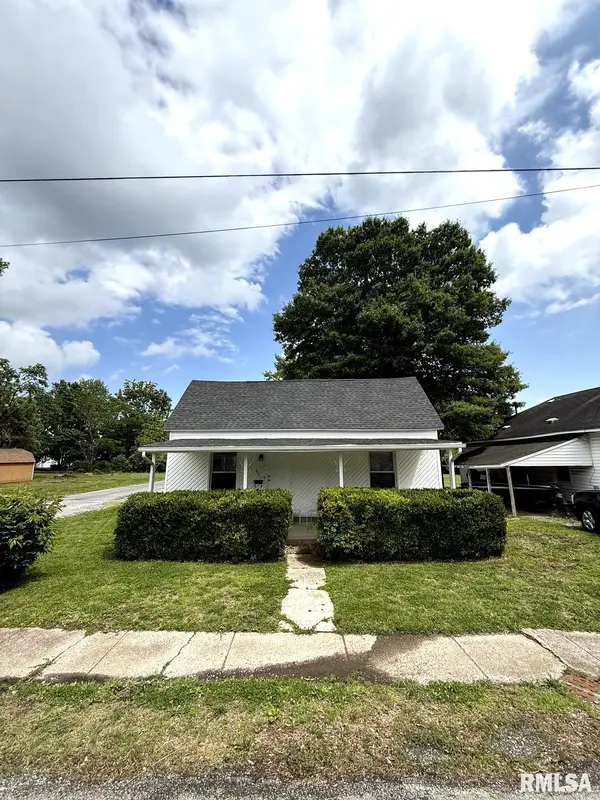 801 MONROE AVE, Johnston City, IL 62951