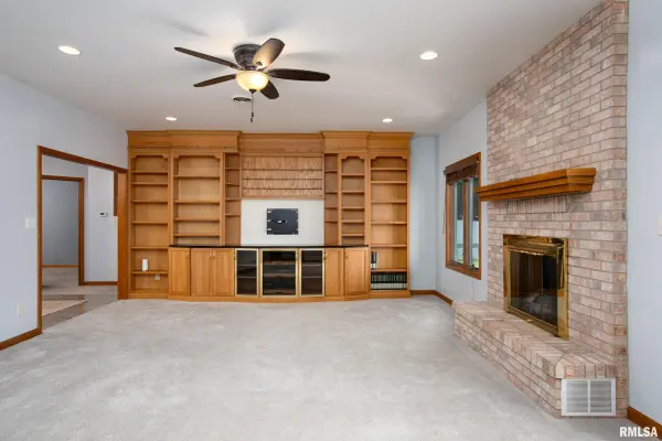 1535 HOWARD RD, Marion, IL 62959