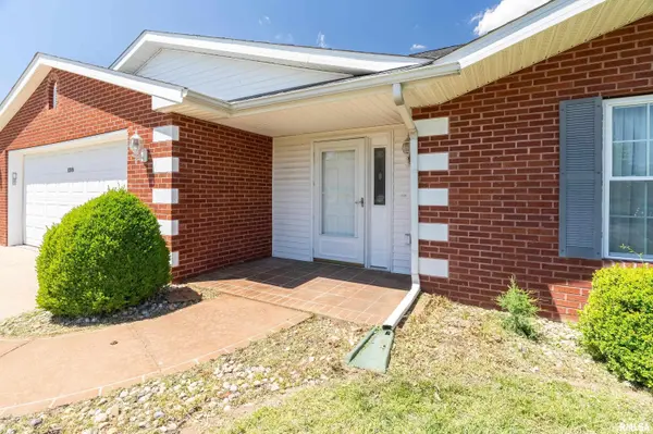 3206 CHEROKEE DR, Marion, IL 62959