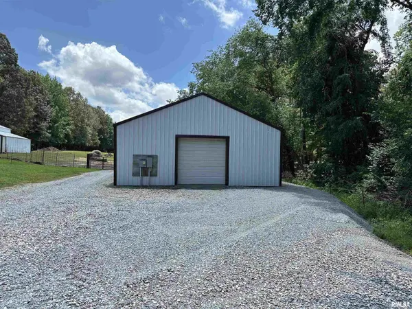 9997 Whitecotton RD, Marion, IL 62959