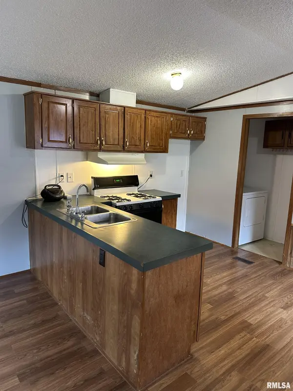 9997 Whitecotton RD, Marion, IL 62959