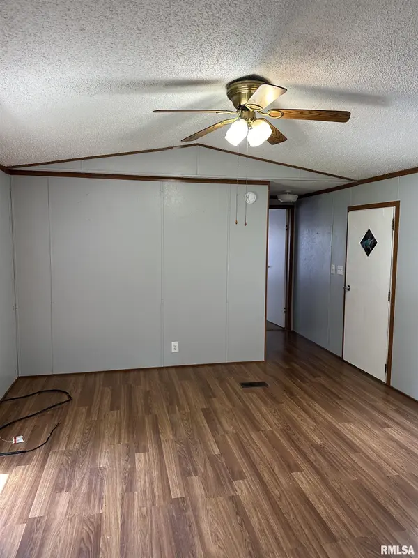 9997 Whitecotton RD, Marion, IL 62959