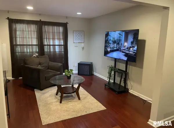90 CARRIAGE HILL RD, Macomb, IL 61455