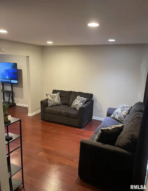 90 CARRIAGE HILL RD, Macomb, IL 61455