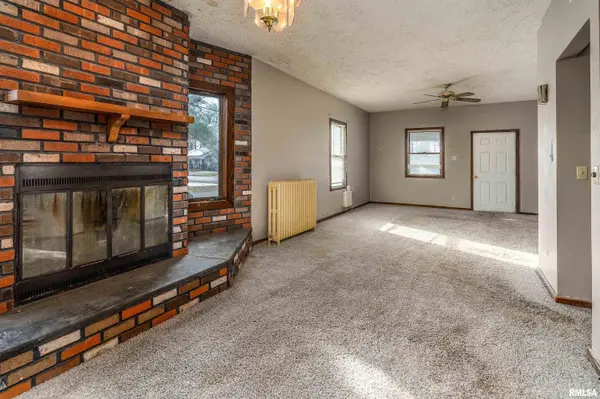 1103 N MONROE ST, Marion, IL 62959